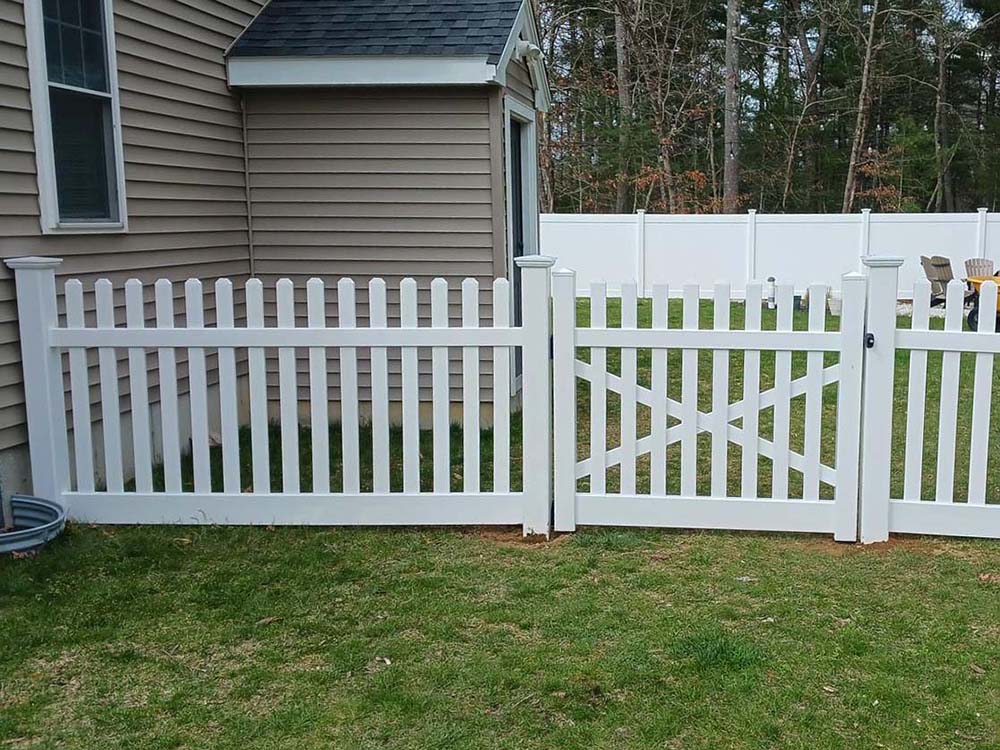 Photo of a South Eastern Massachusetts vinyl fence