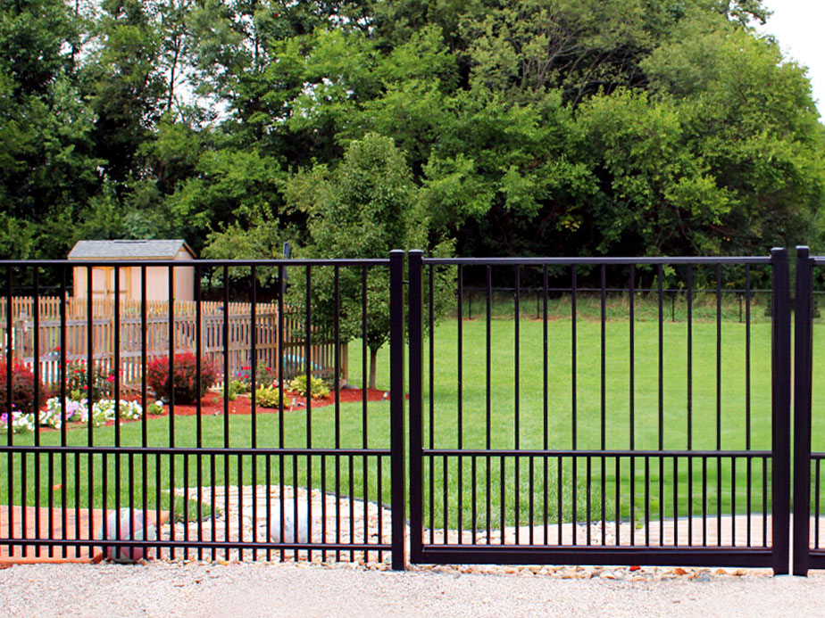 Aluminum pet fencing in Middleborough Massachusetts