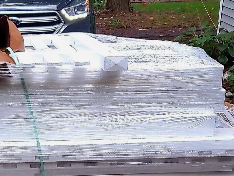 DIY cellular vinyl fence material sales contractor in the Middleborough MA area.